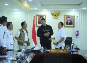 Menpora Dito Dukung Pengembangan Olahraga Selancar Ombak di kab Pesisir Barat