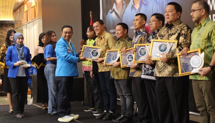 13 Tokoh dan Kepala Daerah Menerima KNPI Award