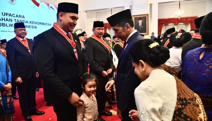 Menpora Dito Terima Penghargaan Tanda Kehormatan Bintang Mahaputera dari Presiden Jokowi