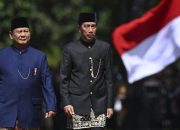 Presiden RI Ke- 7, Joko Widodo Sambut Kedatangan Presiden Prabowo Subianto di Istana Merdeka