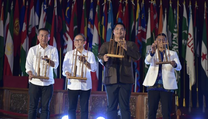 Menpora Dito Hadiri Pembukaan Rakornas KMHDI di Gedung Merdeka, Bandung