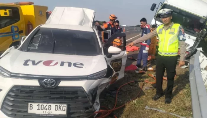 Sopir Truk Tabrak Mobil Kru Tv One Diperiksa Polisi