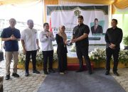 Menpora Dito Serahkan Bantuan Alat Olahraga Kepada Madarsah Ibtidaiyah Al Wathoniyah