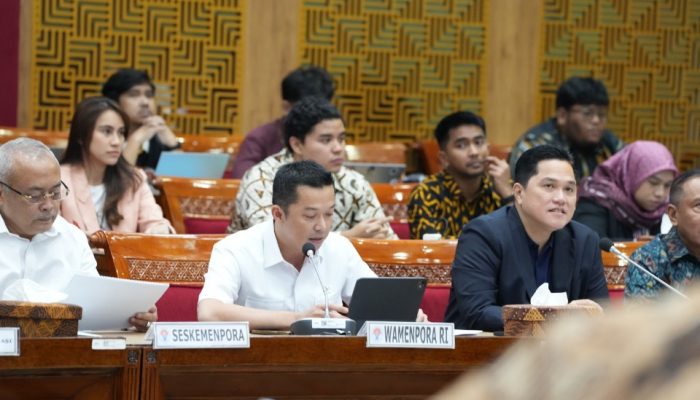 Wamenpora dan Erick Thohir Bahas Naturalisasi Tiga Pemain di DPR