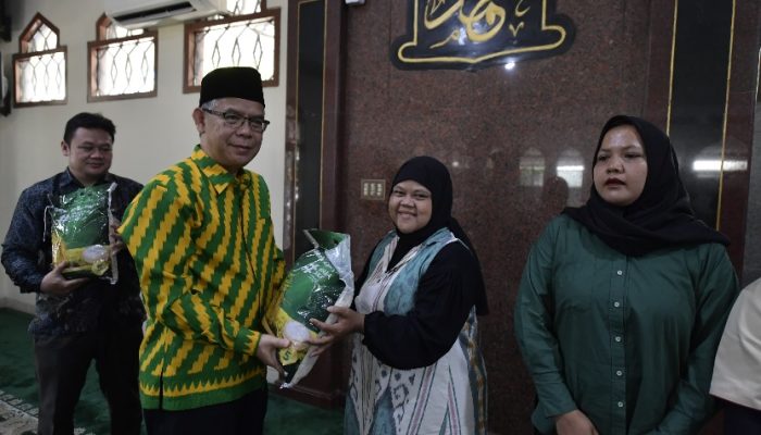102 Mustahik Terima Santunan Ramadan dari UPZ Baznas Kemenpora RI