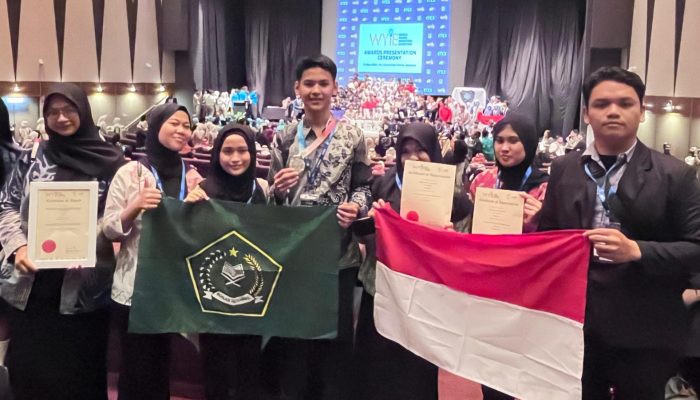 Siswa MAN 1 Medan Raih Medali Perak Pada Ajang World Young Inventors Exhibition 2025