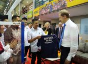 Wamenpora Taufik dan Wakil PM Rusia Main Bulutangkis Bareng di Cipayung