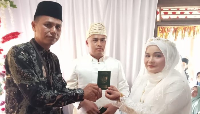 Dedikasi Penghulu: Lintasi Sungai dan Jalur Curam Demi Layani Akad Nikah